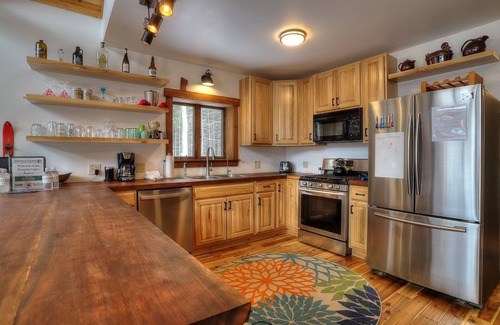 Rangeley Plantation House | Maine Land - Newly decorated and beautiful home along the Birches Beach Road!