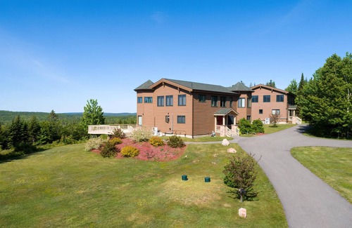 Robbinston Cabin | MAINE - Magnificent Luxury Lodge Set On 561 Acres with Water Activities