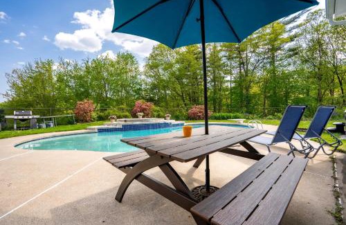 Sanford House | Maine Pondfront Home Sleeps 22 - Pool & Hot Tub