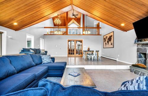Sanford House | Maine Pondfront Home Sleeps 22 - Pool & Hot Tub