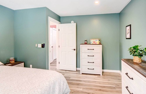 Harrison House | Maine Retreat w/Balcony: 5 Mi to Lakes