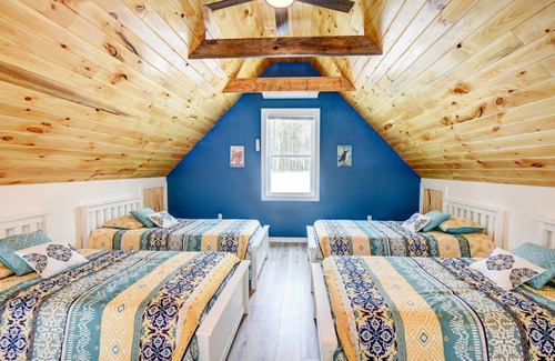 Harrison House | Maine Retreat w/Balcony: 5 Mi to Lakes