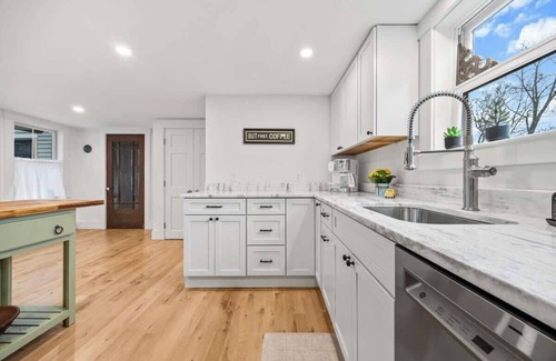 Ellsworth House | Maine Stay on Liberty