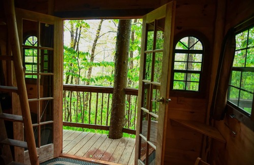 Stoneham Cabin | Maine Woods Treehouse-The Birdie