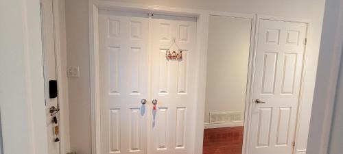 Steeles House | Mainfloor Spacious Room in Toronto