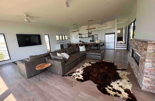 Barrine House | MainRidge on Lake Tinaroo