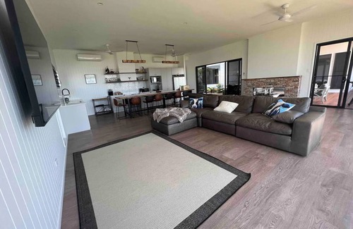 Barrine House | MainRidge on Lake Tinaroo
