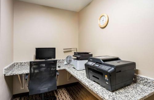 Cedar Rapids Hotel | MainStay Suites Cedar Rapids North - Marion
