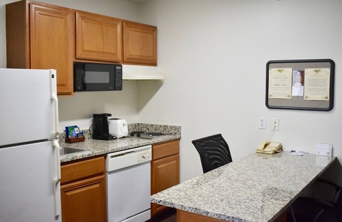 Cedar Rapids Hotel | MainStay Suites Cedar Rapids North - Marion