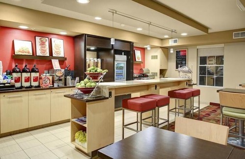 Crosswoods Hotel | MainStay Suites Columbus Worthington