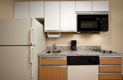 Auburn Hills Hotel | MainStay Suites Detroit Auburn Hills