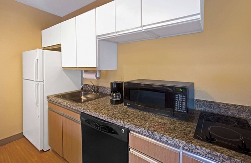 Auburn Hills Hotel | MainStay Suites Detroit Auburn Hills