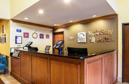 Madison Hotel | MainStay Suites Madison - Monona