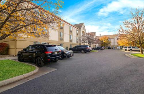 Cottonwood Heights Hotel | MainStay Suites Salt Lake City Fort Union
