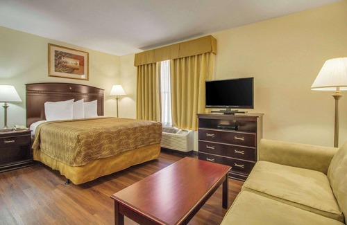Astrodome Hotel | MainStay Suites Texas Medical Center/Reliant Park