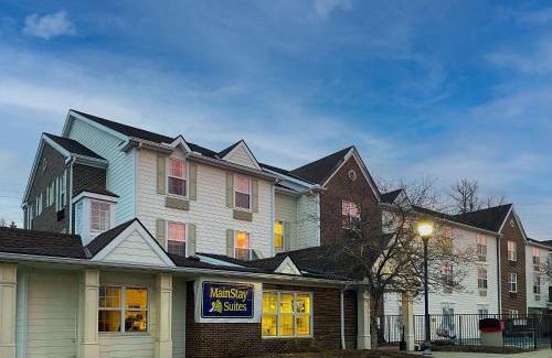 Middleburg Heights Hotel | MainStay Suites Middleburg Heights Cleveland Airport