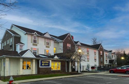 Middleburg Heights Hotel | MainStay Suites Middleburg Heights Cleveland Airport
