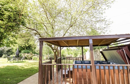 Putley Cottage | MAINSTONE HOUSE, pet friendly, luxury holiday cottage in Ledbury