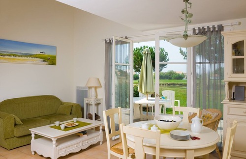 L'Aiguillon-sur-Vie House | Maison cosy et abordable | Jardin + Piscine + Golf