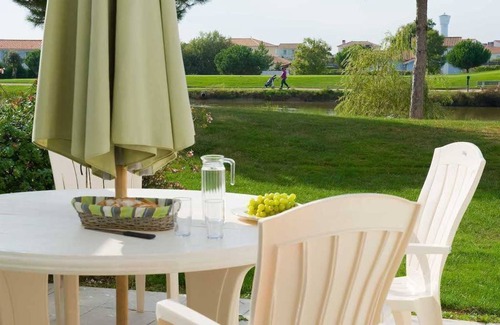 L'Aiguillon-sur-Vie House | Maison cosy et abordable | Jardin + Piscine + Golf