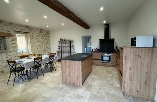 Saint-Gladie-Arrive-Munein House | Maison Hourquebie-Charming house entirely renovated 5 min from the river