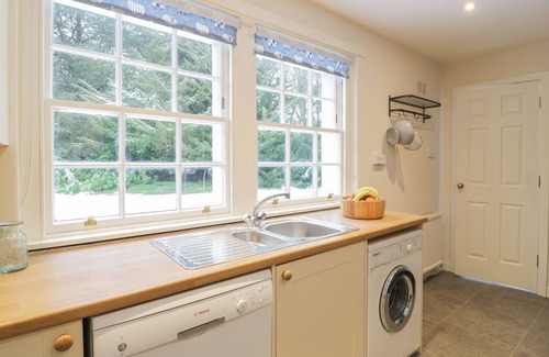 Auchengray Cottage | MAISIE'S COTTAGE, romantic, with a garden in Dunblane