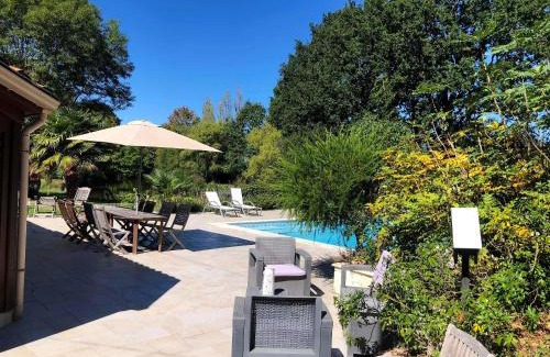 Saint-Georges-de-Pointindoux House | Maison charmante avec piscine privée à Saint-Georges-de-PointindouxC