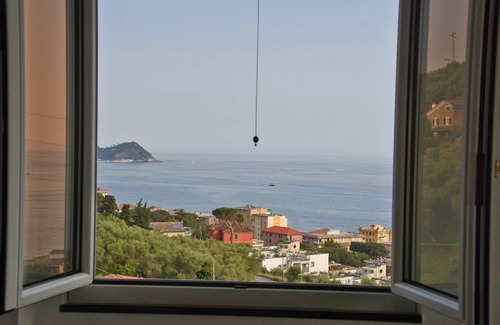 Lavagna Villa | Maiso house nestled between the sea and olive trees