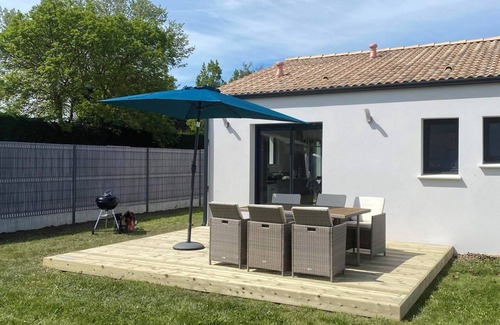 Saint-Urbain House | Maison à 15 Minutes de la mer