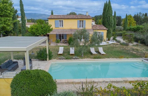 Ansouis Villa | Maison à 2 pas du Village D'ansouis à 30 Minutes D'aix-en-provence