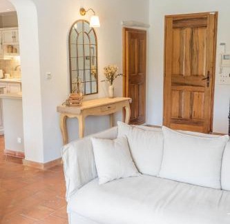 Ansouis Villa | Maison à 2 pas du Village D'ansouis à 30 Minutes D'aix-en-provence