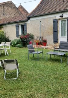 Bassillac and Auberoche House | Maison à la Campagne