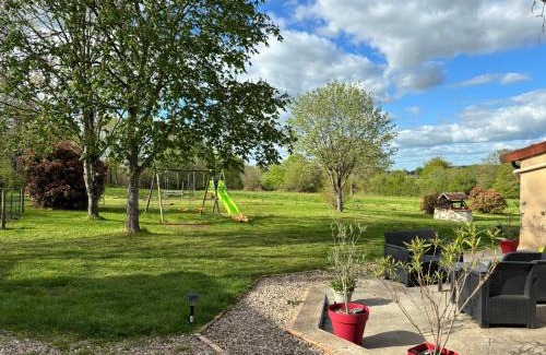 Saint-Bonnet-Troncais House | Maison à la campagne, au calme, avec grand jardin clos
