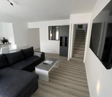 Villeparisis Villa | Maison 100m2 uniquement famille, couple & professionnel