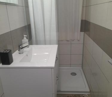 Thiel-sur-Acolin House | Maison 14 personnes,Pal 4 kms