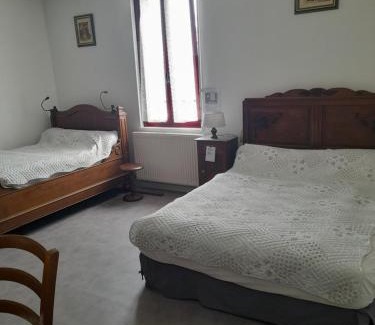 Thiel-sur-Acolin House | Maison 14 personnes,Pal 4 kms