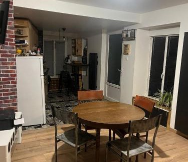 Saint-Jean-sur-Mayenne Apartment | Maison 2 chambres