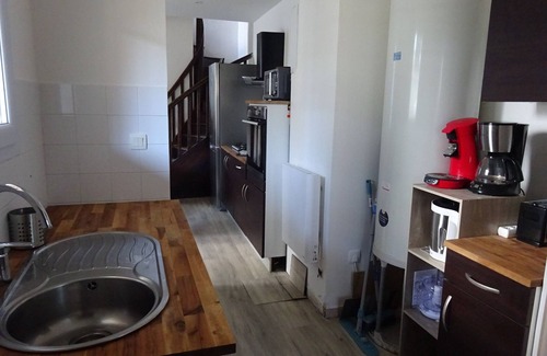 Villemoirieu House | Maison 2 chambres d'hotes with large garden in quiet stone village.
