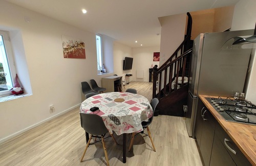 Villemoirieu House | Maison 2 chambres d'hotes with large garden in quiet stone village.