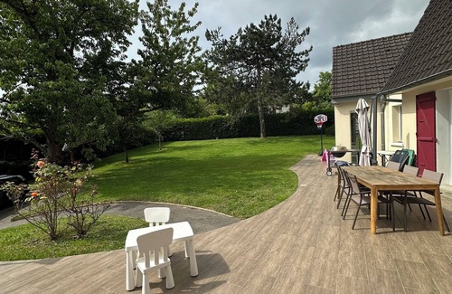 Bazemont House | Maison 250 m² Rénovée Avec Goût! Posez vos Valises, Idéal en Famille
