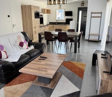Sainte-Gemmes-sur-Loire House | Maison 4 chambres près d Angers et à 500 m de la Loire