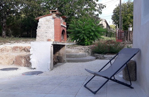 Dampierre-sur-Boutonne House | Maison au Calme Avec Jardin, Terrasse et Barbecue