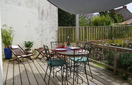 La Montagne House | Maison Ancienne Avec Jardin, un Havre de Paix