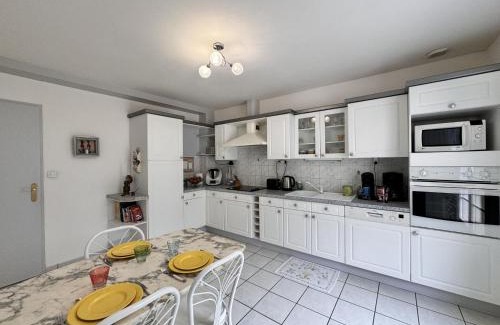 Sille-le-Philippe House | Maison Angelo - Piscine - Jardin - 6p