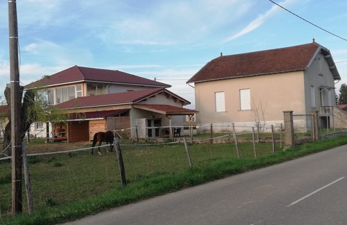 Marcollin House | Maison au Cœur D'une Pension Équestre