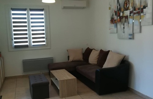 Velleron House | Maison au Calme en Campagne