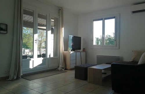 Velleron House | Maison au Calme en Campagne