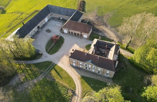 Le Donjon House | Maison au Calme