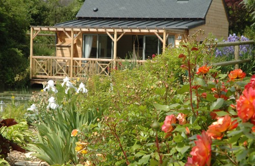 Saint-Wambert-des-Trois-Vallees House | Maison au bord de l'eau "le Lavoir" 2 pers + access to swimming pool and SPA