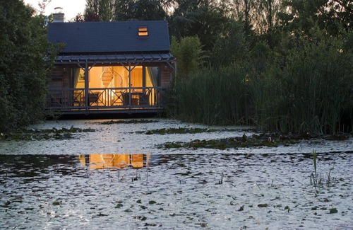 Saint-Wambert-des-Trois-Vallees House | Maison au bord de l'eau "le Lavoir" 2 pers + access to swimming pool and SPA